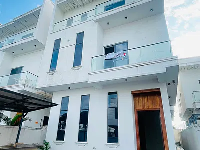 Exquisite 6 Bedroom Fully Detached Duplex — Lekki, Lagos