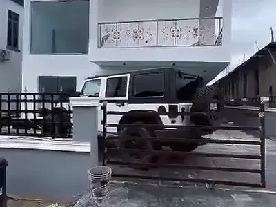 New Super Clean Spacious 3 Bedroom Terraced Duplex, Fitted Kitchen — Lekki, Lagos