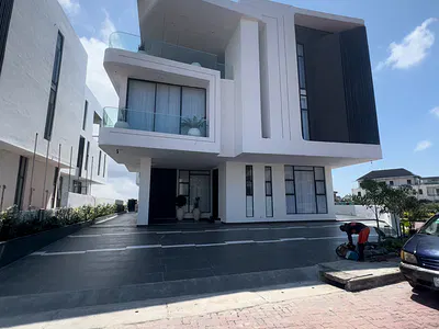 5 Bedroom Detached Duplex — Lekki, Lagos