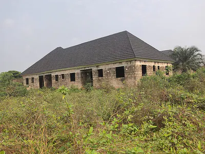 3bedroom Flat & 2flats of 2bedrooms 100FT by 100FT Land — 400FT From the Major Amagba Tarred Road GRA, Benin, Oredo, Edo