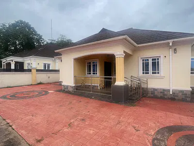 3 Bedroom Ensuite Apartment — Alagbaka GRA, Akure, Ondo