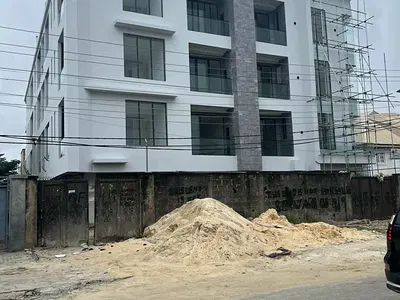 Newly Built 2-Bedroom Flat with Swimming Pool, Elevator, Gym — Lekki, Lagos