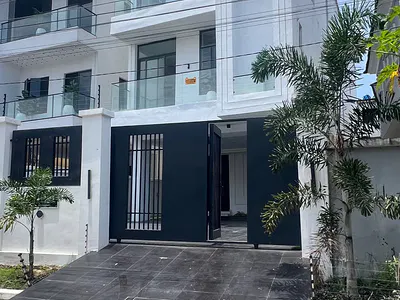Luxury 6 Bedroom Detached Duplex — Lekki, Lagos