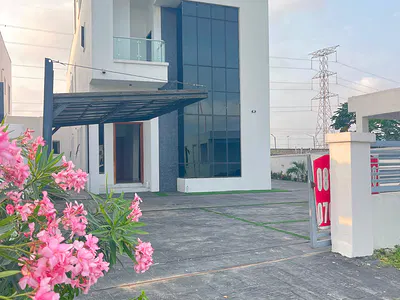 5 Beds Fully Detached Duplex with Pool, Open Rooftop Terrace, Cinema — Ajah, Lagos