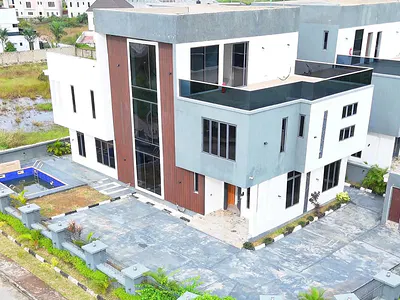 Spacious 5 Bedroom Detached Duplex with Swimming Pool & Cinema — Lekki, Lagos