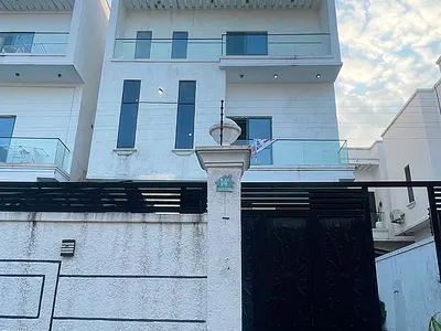 6 Bedroom Detached Duplex with BQ — Lekki, Lagos