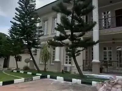 8 Bedroom Mansion with Guest Chalet and BQ — Katampe, Abuja
