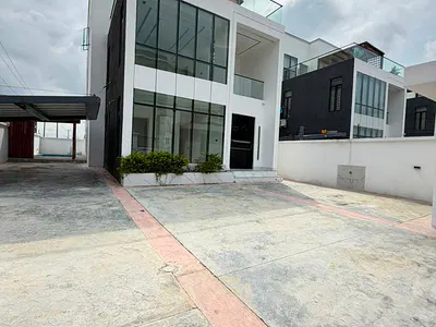 5 Bedroom Detached Duplex with Swimming Pool — Lekki, Lagos