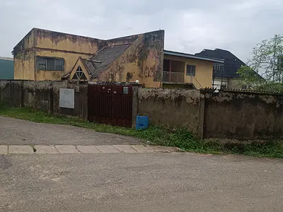 968SQM of Corner Piece Land with Demolishable Duplex with Flats — Seye Nuga, New Bodija, Ibadan, Oyo