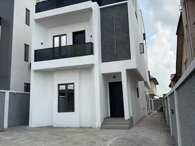 6 Bedroom Detached Duplex with Pool — Magodo, Lagos