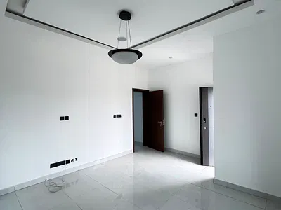 Stunning 6 Bedroom Fully Detached with BQ and Pantry — Surulere, Lagos