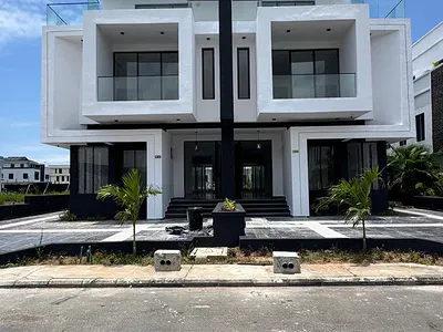 5 Bedroom Detached Duplex with Swimming Pool — Lekki, Lagos