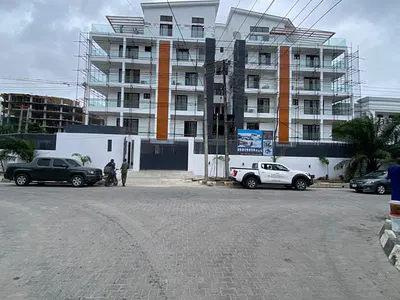 Luxurious 4 Bedroom Apartment with a BQ, Pool, Gym and Elevator — Ikoyi, Lagos