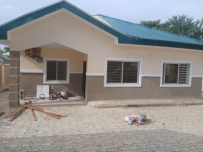 Newly Renovated 3-Bedroom Fully Detached Bungalow with 2 Unit Self Contain in a Block of Flat — Suncity Estate, Galadimawa, Abuja