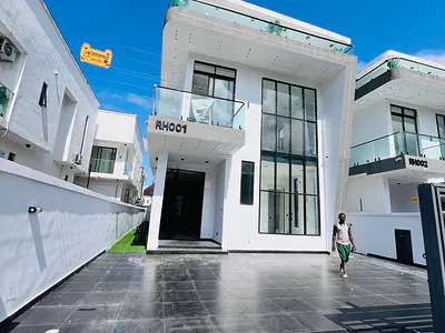 5 Bedroom Detached Duplex with Swimming Pool — Lekki, Lagos