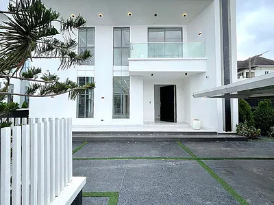 5 Bedroom Beautiful Home — Osapa, Lekki, Lagos