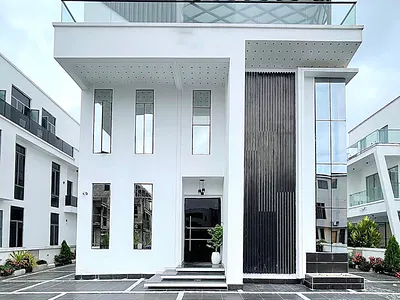 6 Bedroom Spacious Home — Osapa, Lekki, Lagos