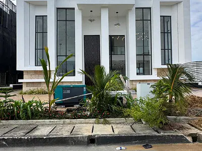 5 Bedroom Detached Duplex with Swimming Pool — Lekki, Lagos