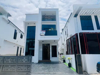 5 Bedroom Detached Duplex with Swimming Pool — Lekki, Lagos