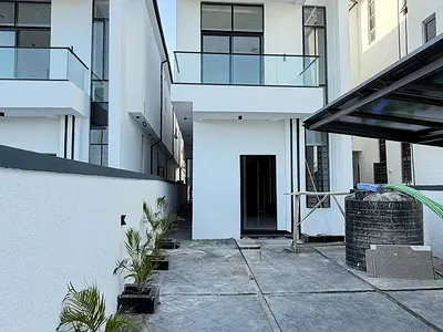 5 Bedroom Detached Duplex with Swimming Pool — Lekki, Lagos