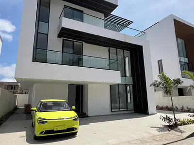 6 Bedroom Wit BQ for Those Who Love Class, Space, Luxury, Neat Finishing — Lekki, Lagos