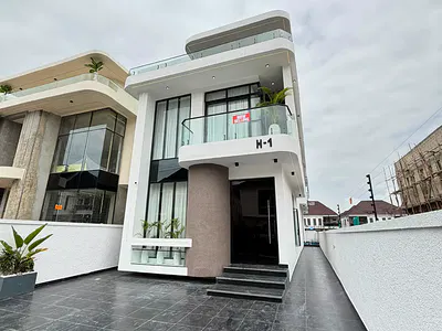Luxury 5 Bedroom Detached Duplex with BQ & Swimming Pool — Lekki, Lagos
