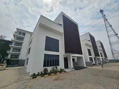 5 Bedroom Detached House with Pool — Ikoyi, Lagos