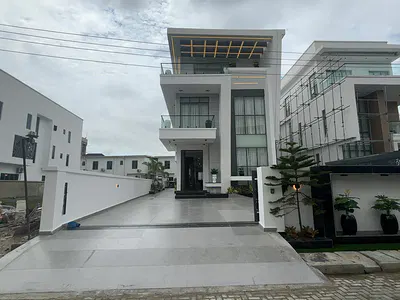 5 Bedroom Detached Duplex with Pool — Lekki, Lagos