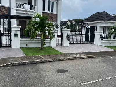 5 Bedrooms and a BQ Royal Garden Estate. Wonderful Place to Call Home — Lekki, Lagos