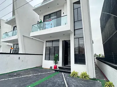 Super Luxurious 4 Bedroom Detached Duplex with Pool, Balcony — Lekki, Lagos