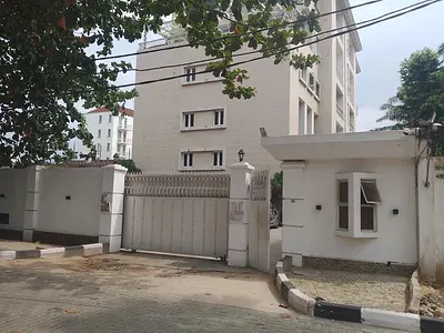 Discounted 3 Bedroom Flat with BQ Pool Generator Lift Gym on 1st Floor — Off Kingsway (Alfred Rewane) Road, Old Ikoyi, Ikoyi, Lagos