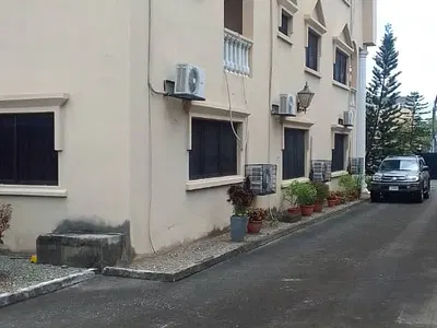 Spacious 8 Bedroom House with Gym — Ikoyi, Lagos