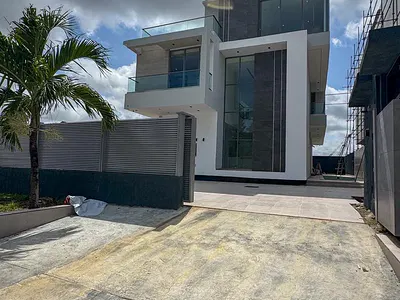 5-Bedroom Detached Duplex with 2 BQS — Ikoyi, Lagos
