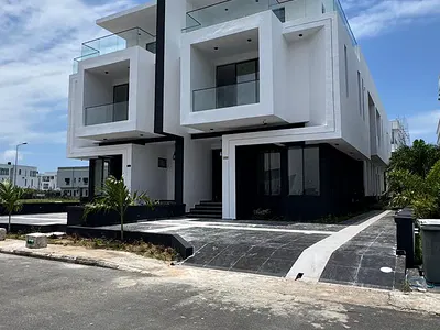 5 Bedroom Detached Duplex with Swimming Pool — Lekki, Lagos