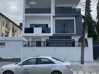 Beautiful 4 Bedroom Duplex with a Pool, BQ, Gym — Lekki, Lagos