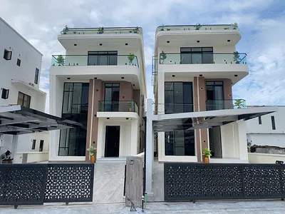 Luxurious 5 Bedroom Duplex with a Pool and a BQ — Lekki, Lagos