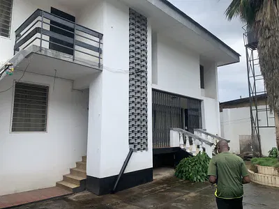 A Duplex with Twin Flats with 6 Toilets on 1200SQM — Felele, Ogunwale Crescent Off Onibonoje, Challenge, Ibadan, Oyo