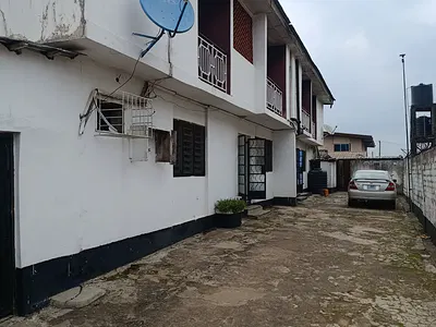 17 Rooms Hotel with 2 Units of 2 Bedroom Flat — Felele, Challenge, Ibadan, Oyo