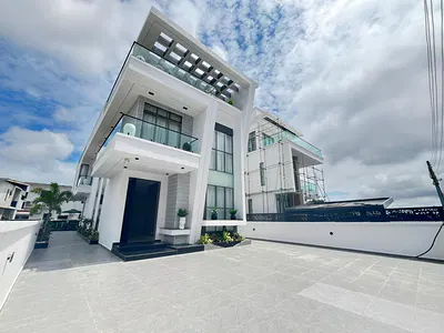 Luxury 5 Bedroom Detached House with BQ, Cinema and Swimming Pool — Lekki, Lagos