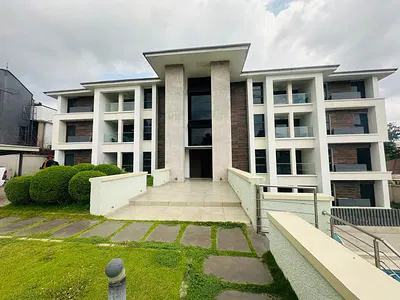 Fully Furnished 3 Bedroom Block of Flat with a Swimming Pool — Wuse 2 Abuja Diplomatic Zone, Wuse 2, Abuja