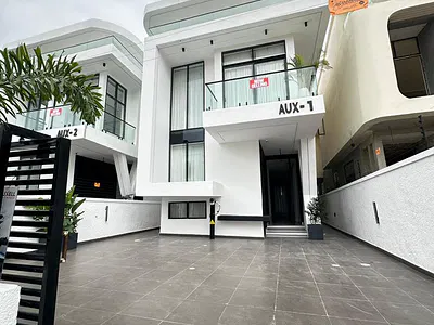Exquisite 5 Bedroom Fully Detached Duplex with BQ, SP and Home Salon — Lekki, Lagos