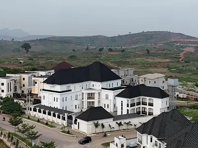 17 Bedrooms Serviced Mansion, BQ, Chalet, Gazebo, Elevator — Asokoro District, Abuja