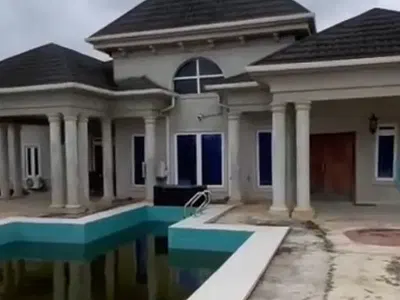 5 Bedroom Detached Bungalow with Swimming Pool — Ahola Bus Stop, Isolo, Lagos