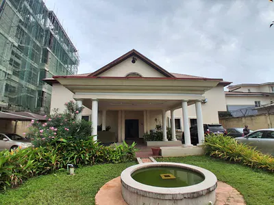 Spacious Well Maintained 6 Bedroom Detached House with 4 Rooms BQ — Lekki Phase 1, Lekki, Lagos