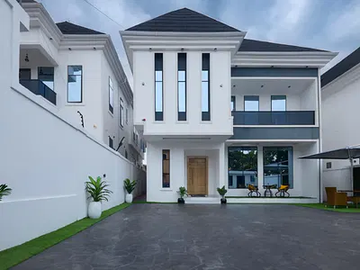 Luxury 5 Bedroom Duplex with Excellent Facilities — Omole Phase 1, Ikeja, Lagos