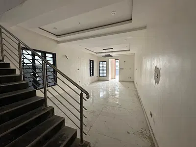 Magnificent 5-Bedroom Semi Detached Duplex with a Room Boy's Quarter . — Ogudu GRA, Ogudu, Lagos