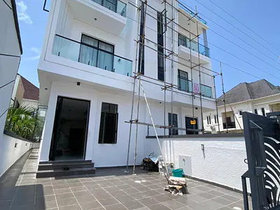 Gorgeous 5 Bedroom Duplex with a BQ with All Rooms Ensuite — Lekki, Lagos