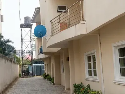 Spacious Clean 3 Bedroom, BQ, Swimming Pool Etc. — Lekki, Lagos