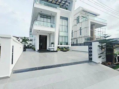 5 Bedroom Detached Duplex — Lekki, Lagos