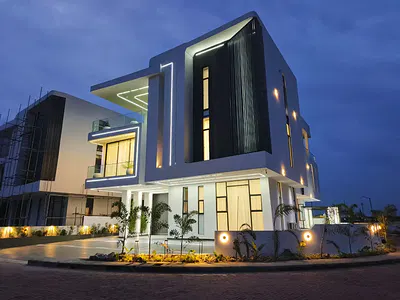 Luxurious Exquisite Contemporary 6 Bedroom Fully Detached Plus BQ and Swimming Pool. — Osapa, Lekki, Lagos